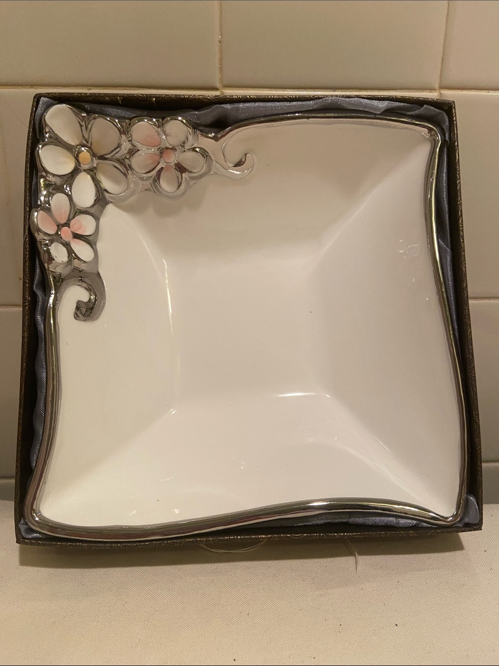 🌸D’Lusso Ceramic Decorative Square Dish with Silver Floral Trim